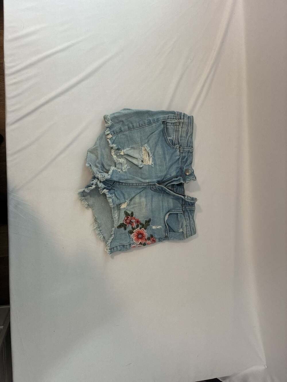 Wax Jean Los Angeles Light Wash Floral Embroidered Distressed Frayed Denim Short